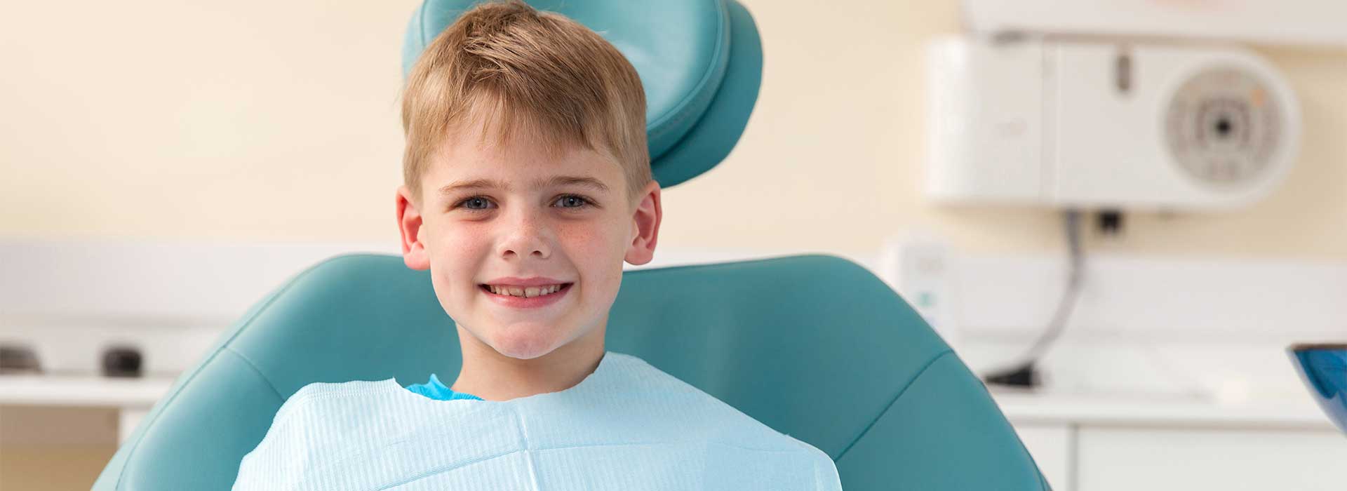 A kid smiling at dental